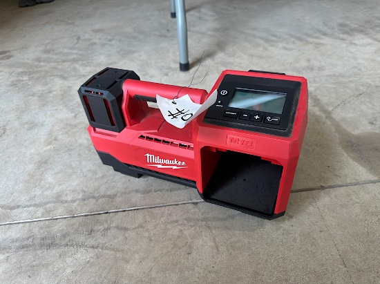 MILWAUKEE M18 PORTABLE AIR COMPRESSOR