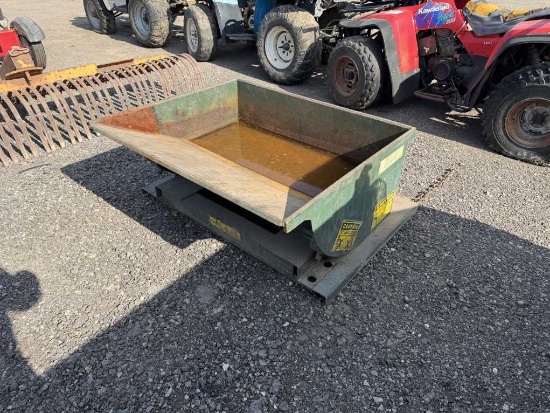 Jesco 1/4 Yard Self Dumping Hopper