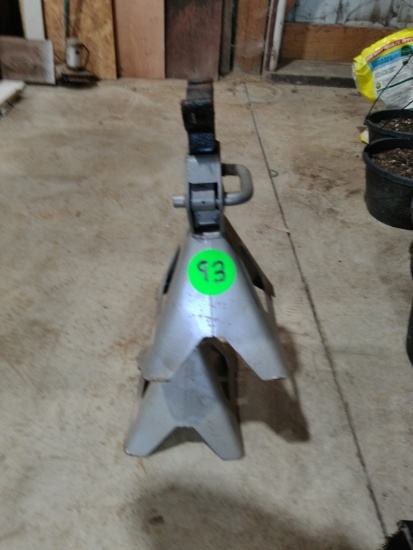 2 Jack Stands