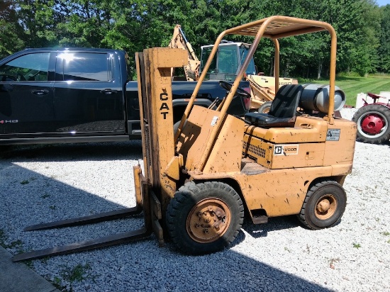 Caterpillar V50B Tow Motor