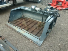 WOLVERINE 78" SCREENING BUCKET