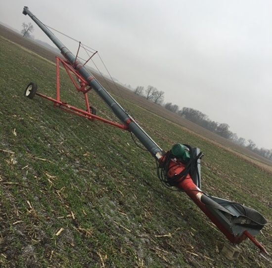 Hutchinson 62’-10” Hyd. Lift Auger