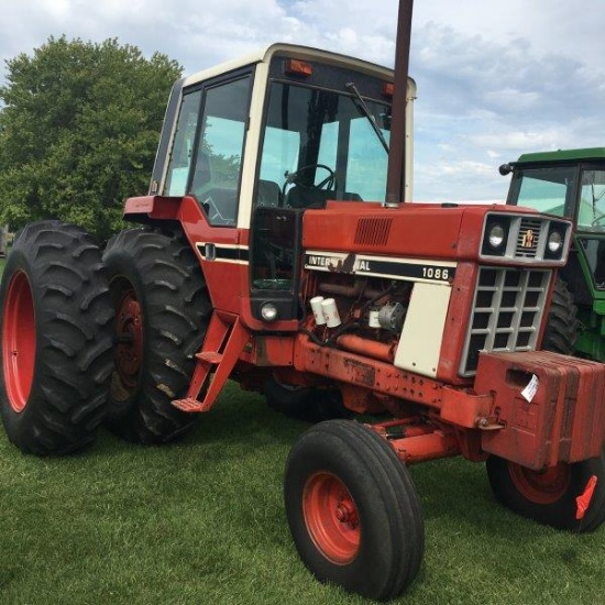 ’76 International 1086 Tractor