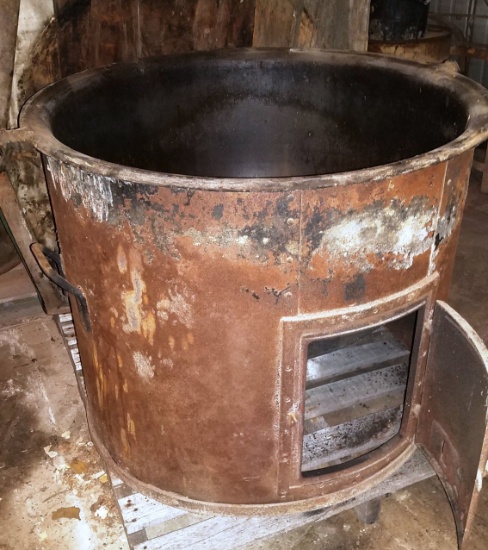 Large Cast Iron Kettle w/ jacket