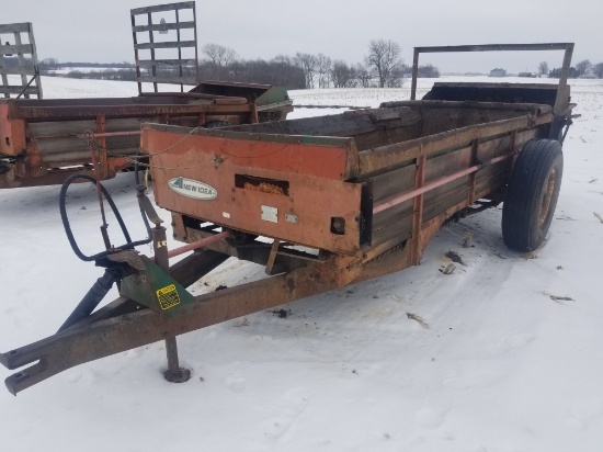 New Idea 216 – 14’ Flail Manure Spreader