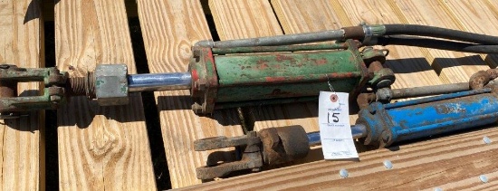 Pair of Hydraulic Cylinders