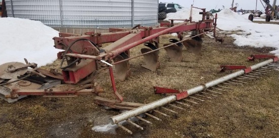 IH 710 5-18” Plow