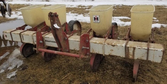 4 Row 3 Pt. Planter w/ IH 296 units