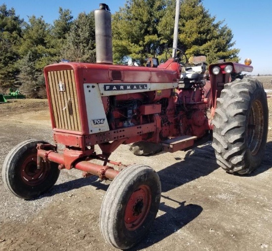 ’67 IH 706 Gas Tractor