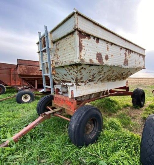 Behlen 375 Bu. Wagon