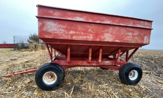 M&W 400 Bu. Center Dump Wagon