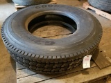 11R22.5 Tire