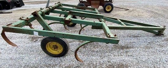 JD 1600 10 Shank Chisel