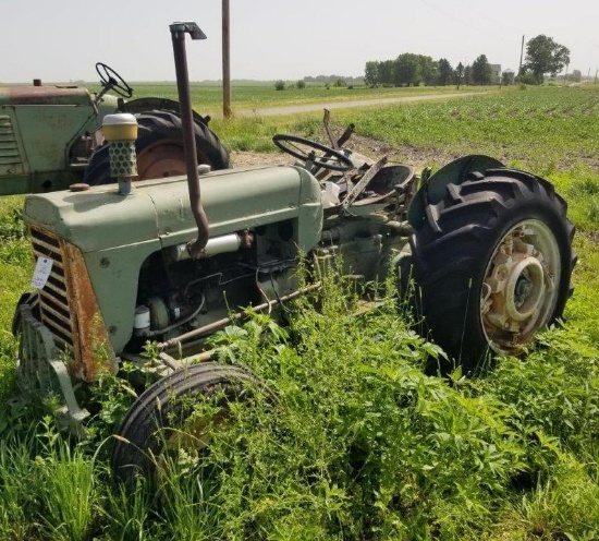 Oliver 550 Utility Tractor