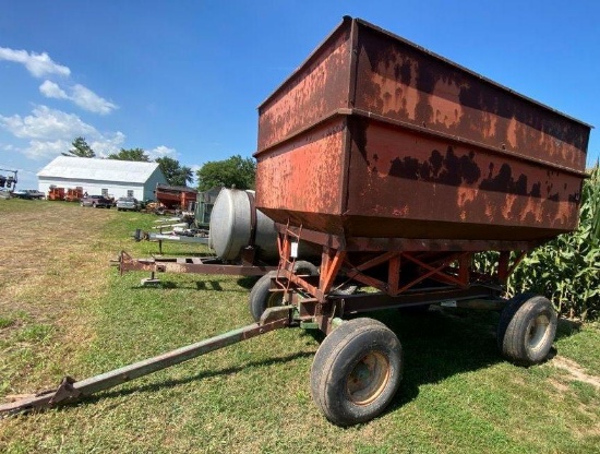Kilbros 350 bu. Gravity Wagon on gear