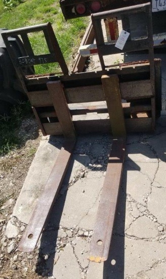46" Pallet Forks that fit 975 Bobcat
