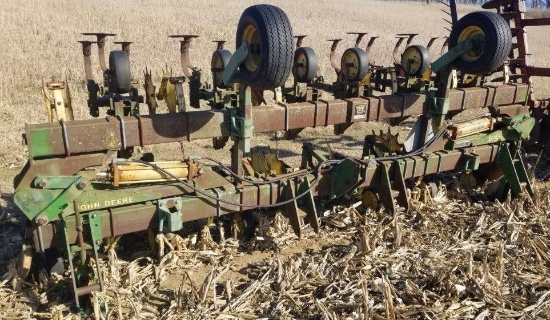 JD 845 12 row 30" 3pt cultivator