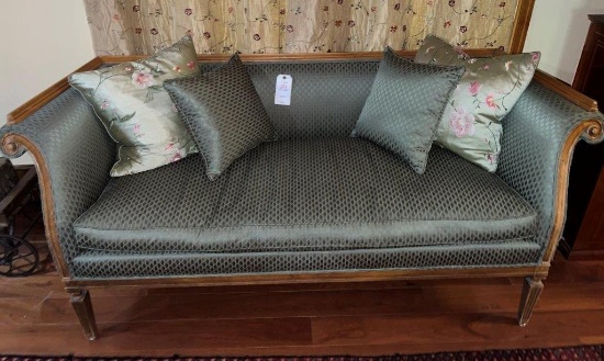 6' Settee w/ Pillows