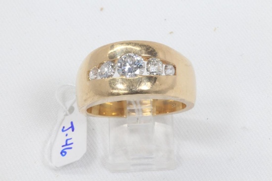 14k Yellow Gold 5 Round Diamond Graduated Channel Band