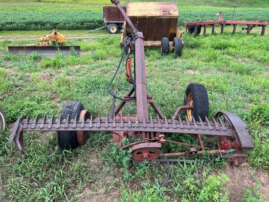 IH Pull Type Sickle Mower, 7' bar