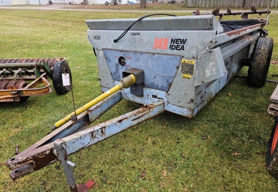New Idea 3626 Manure Spreader