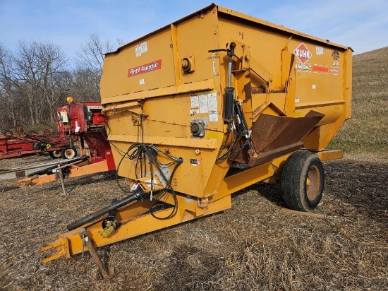 Knight Kuhn Reel Augie 3136 Feed Wagon
