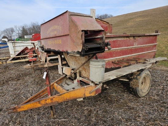 Kelly Ryan Feed-R-Wagon
