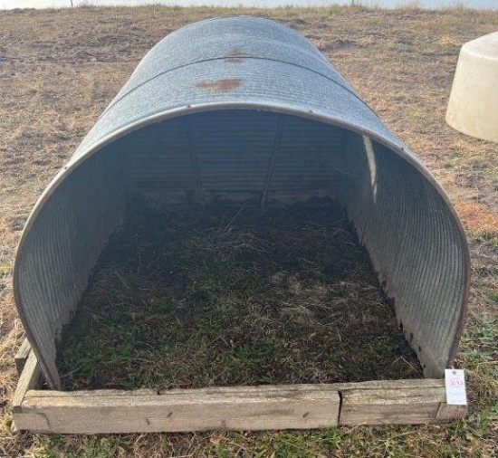 Small animal metal hut