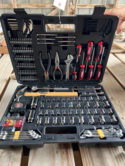 215 Piece Tool Set
