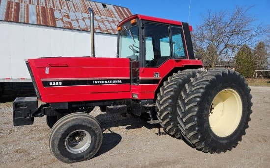 1984 IH 5288 2WD Tractor