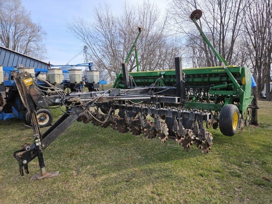 John Deere 515 Grain Drill on Yetter no-till cart