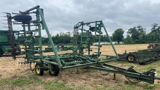 JD 1000 26' field cultivator
