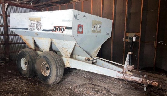 Willmar 800 fertilizer buggy