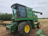 JD 7720 Titan II Combine