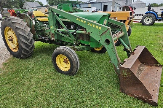 John Deere 2020 gas Utility Tractor w/ 47 Loader