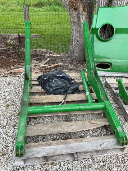 JD NOS H180 loader arm frame & hyd cyl - AH167560