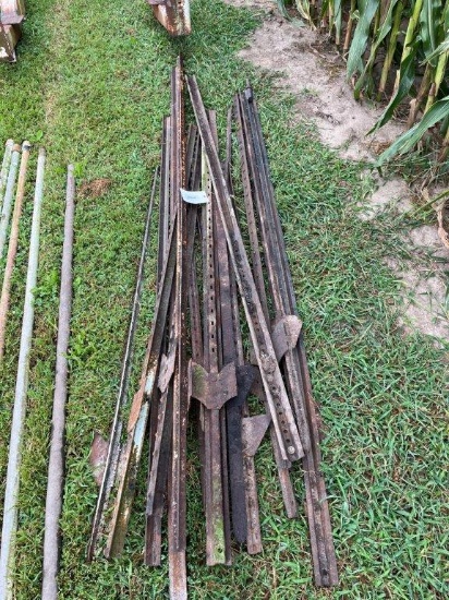 Lot of 18 various steel posts