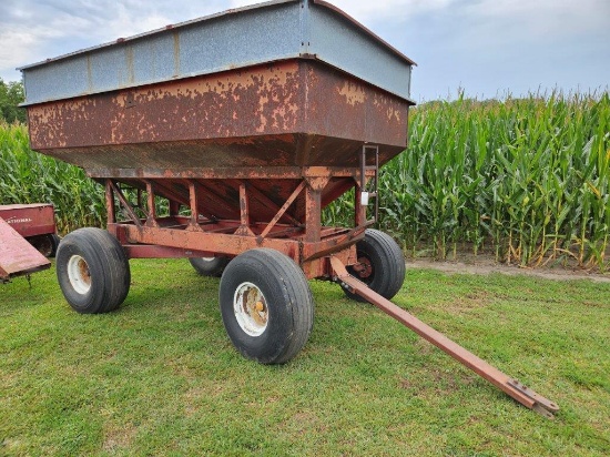 400 bu gravity wagon on IH gear, 8 bolt hubs, mix/matched tires