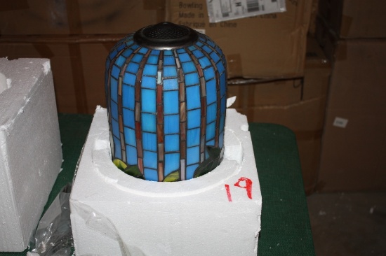 Tiffany Style Table Lamp 14" Dia. 8" Tall 1 Bulb NIB, All Measurements Approximate