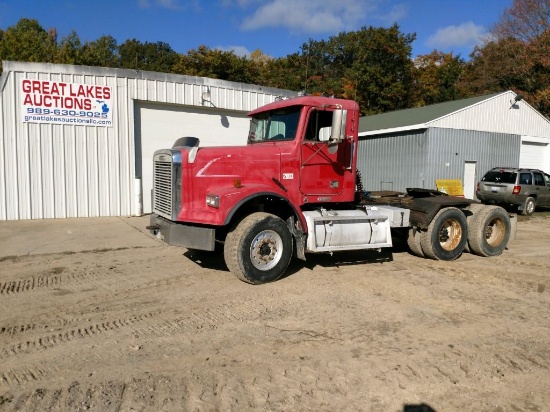 1999 Freightliner FLD120 Day Cab Truck Tractor