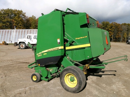 John Deere 582 Silage Spread Round Baler