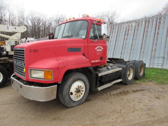 2000 Mack CH613 Tractor