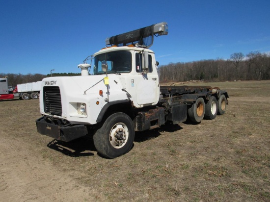 1996 Mack DM690S Rolloff Truck