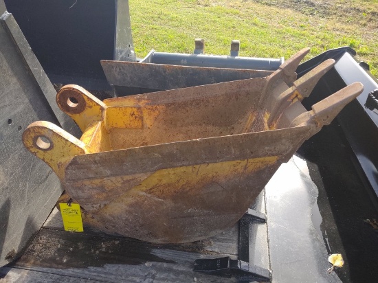 16" Digging Bucket, Fits Skidsteer