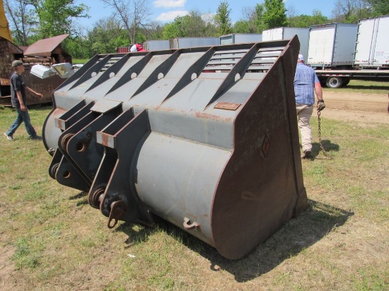 Case 921 Bucket