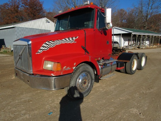 1996 Volvo WCA64T Day Cab Truck