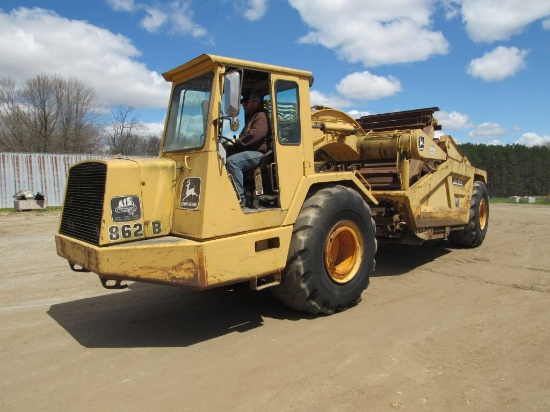 John Deere 862B Scraper