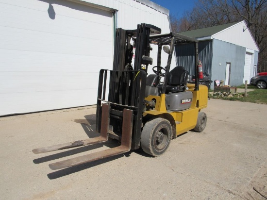 Caterpillar GP30K Forklift