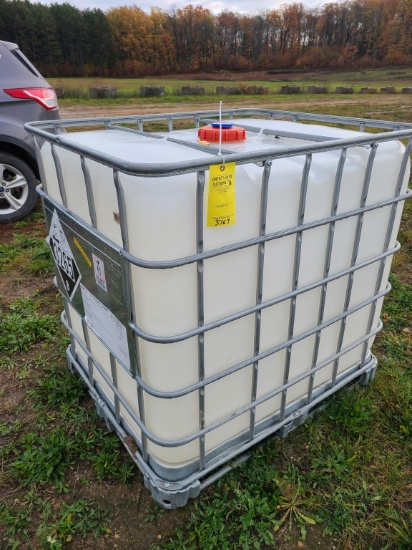 250 Gal Plastic Tote in Cage