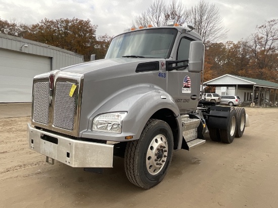 2020 Kenworth T880 Day Cab